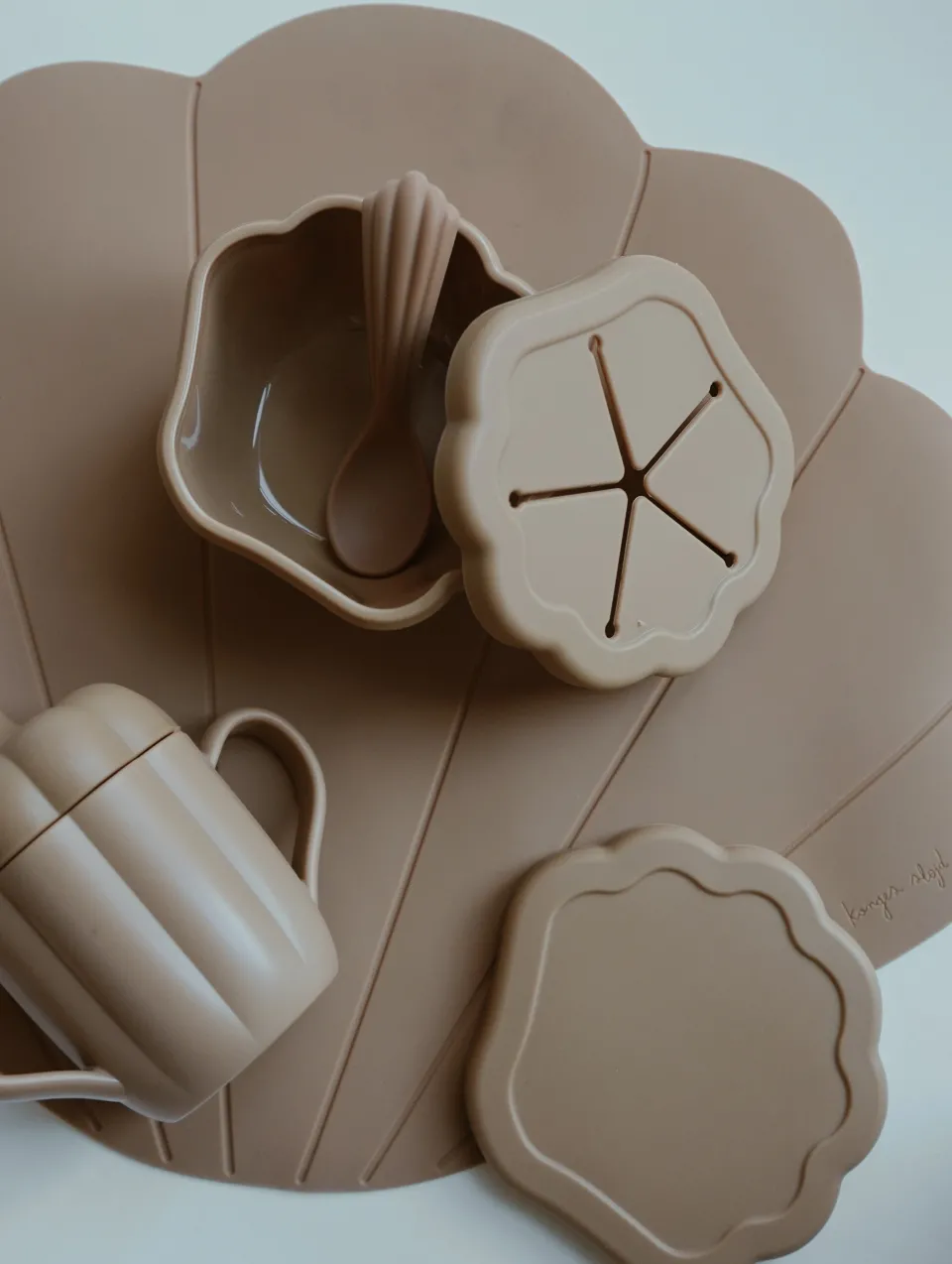 Konges Sløjd Spisetid|clam spisesæt - TERRA COTTA terracotta
